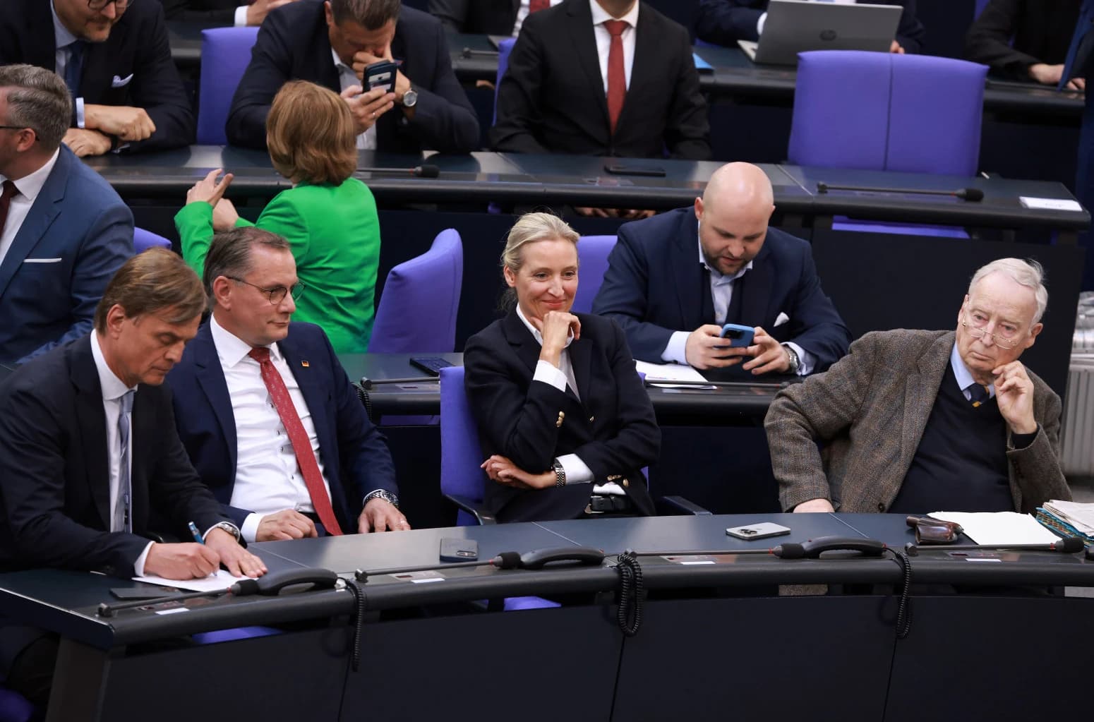 АФД на рекордно високо ниво, ЦДУ сè повеќе заостанува