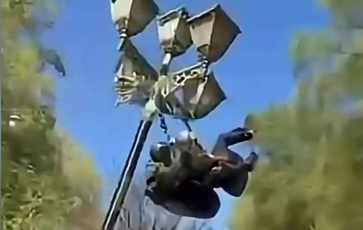 За малку избегната трагедија: Параглајдер падна на шеталиште во Охрид, можеше да настрадаат неколку луѓе