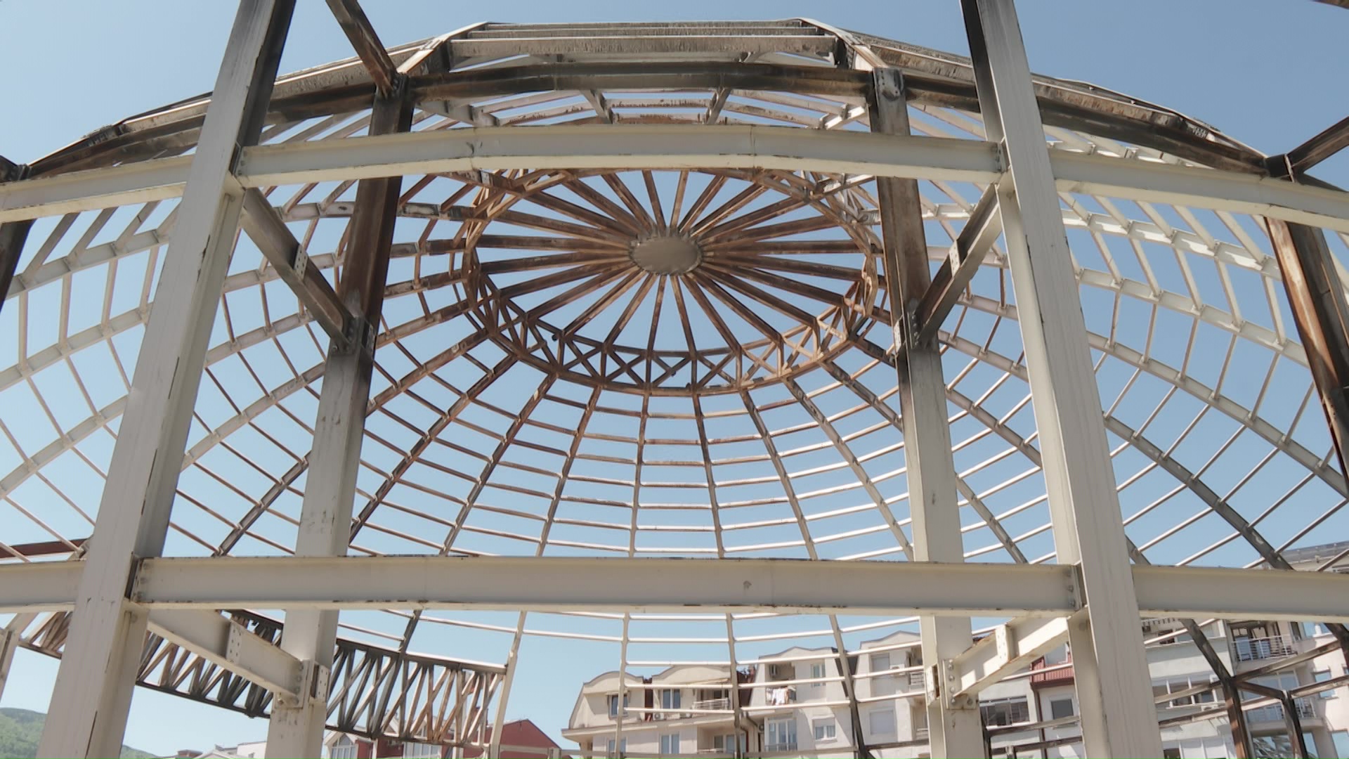 Конечно продолжува реконструкцијата на Универзална сала – куполата била безбедна