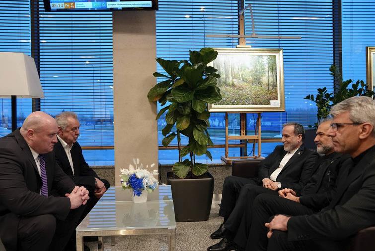 Иранскиот министер Арагчи отпатува за Москва, Трамп му кажа да се јави ако сакаат да преговараат