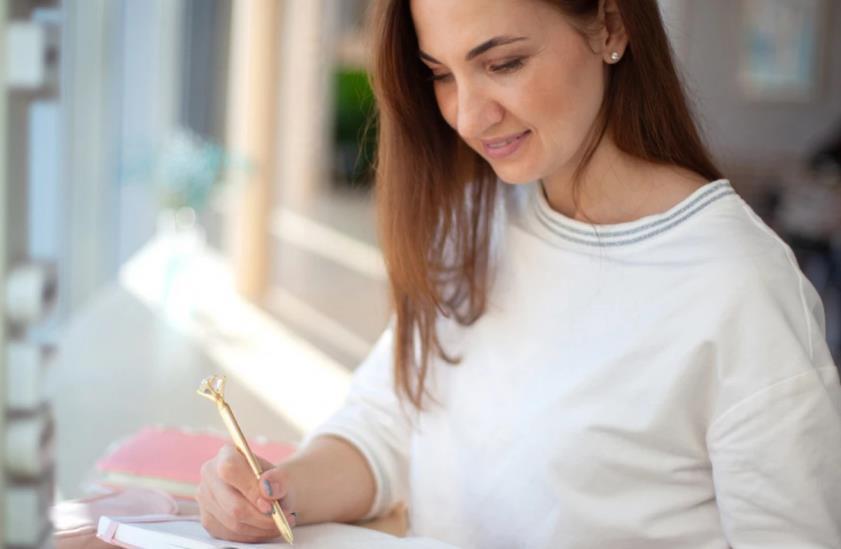 Како водењето дневник му помага на менталното здравје