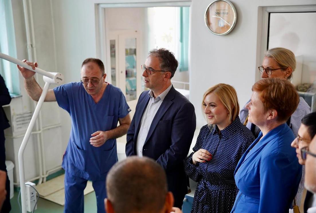 Алиу во Гостивар: Обезбедивме современа медицинска опрема вредна половина милион долари