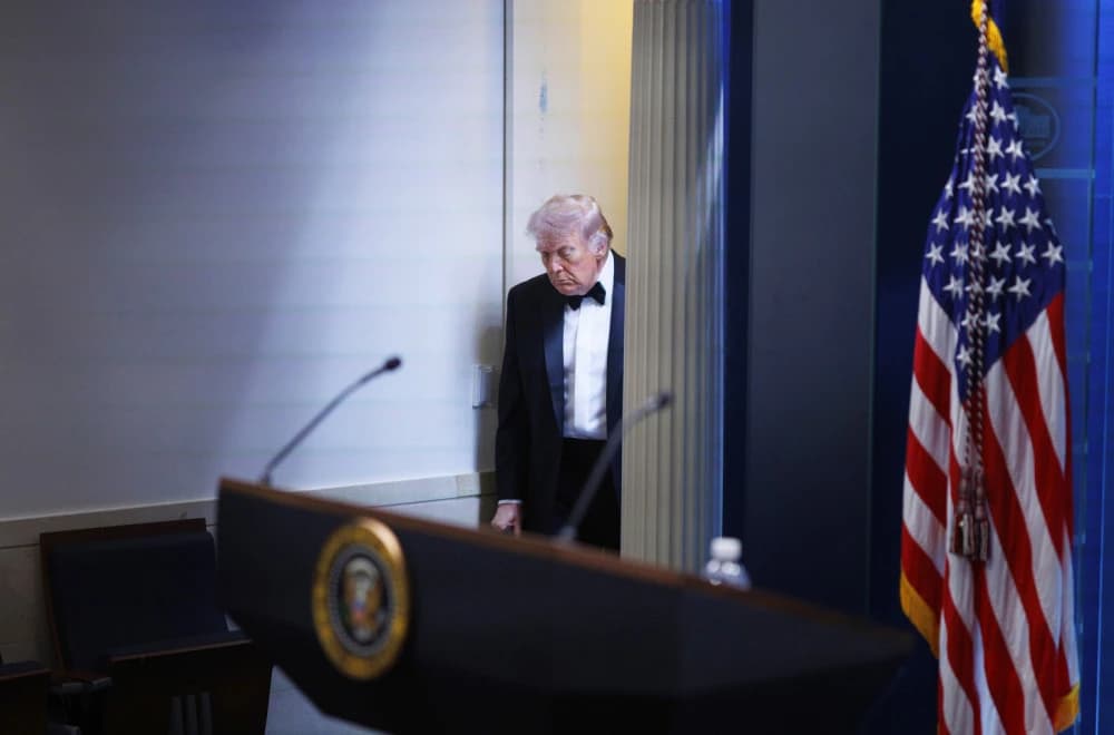 Трамп: Блокадата е поефикасна од бомбите - Иран се задушува