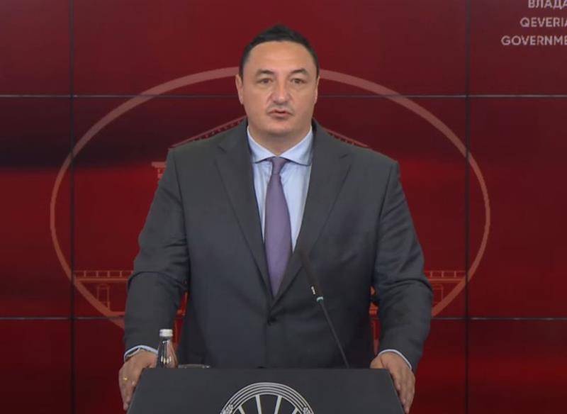 Министерот Ристовски го осудува примитивизмот на Миленко Неделковски и неговите фудбалери