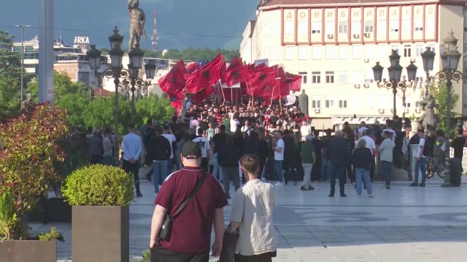 Приведени три лица за тепачката на протестот за правосуден на албански јазик 