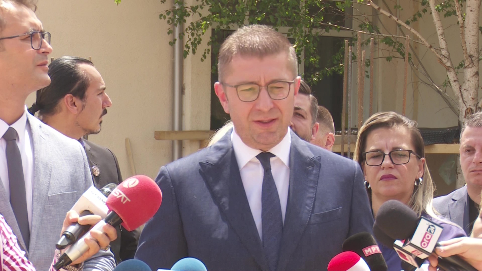 Мицкоски: Поддржувам право на протест но не и прекршување на закон за знаме, химна и Устав