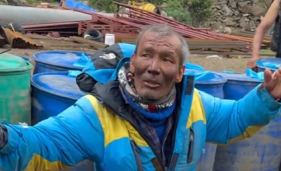 Чудо на Монт Еверест: Спасен е шерпас кој една недела бил изгубен без кислород и храна (ВИДЕО)