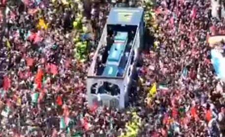 Милиони луѓе на погребната поворка на ајатолахот Али Хамнеи во Техеран (ВИДЕО)