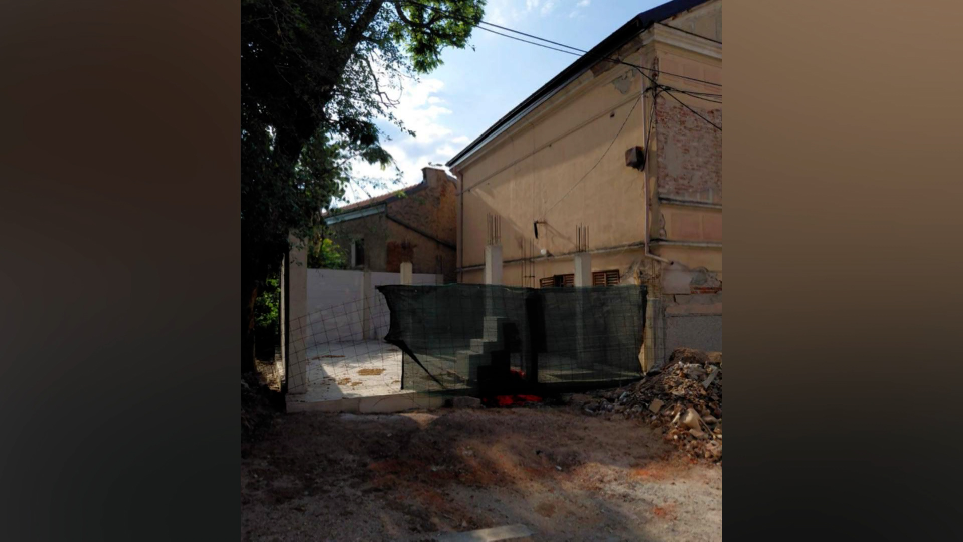 Аларм во Битола: Дивоградба загрозува куќа заштитена како културно наследство