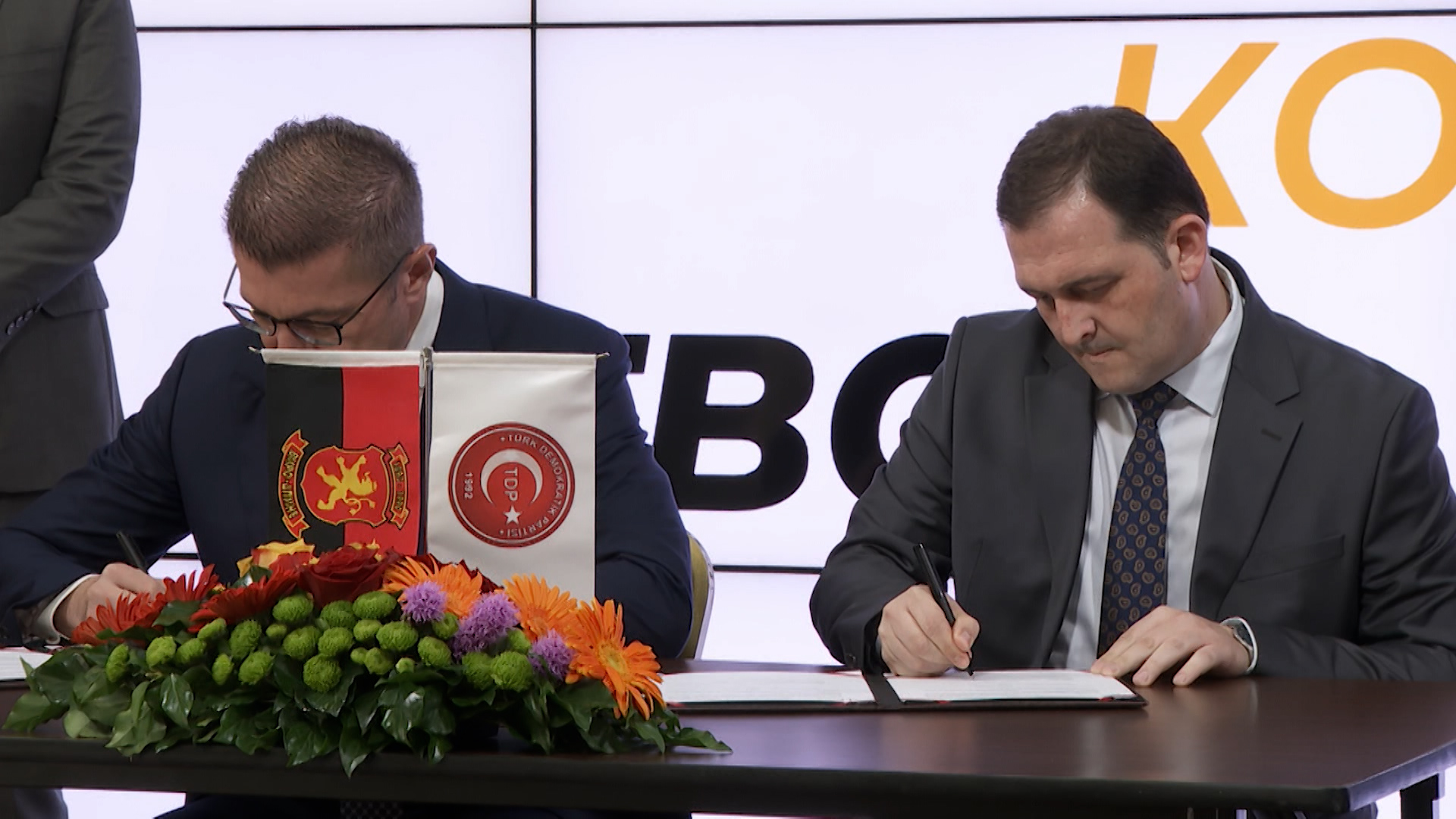 Пратеничката група на ВМРО-ДПМНЕ порасна на 59: Партијата на Турците влегува во власта со министерско место