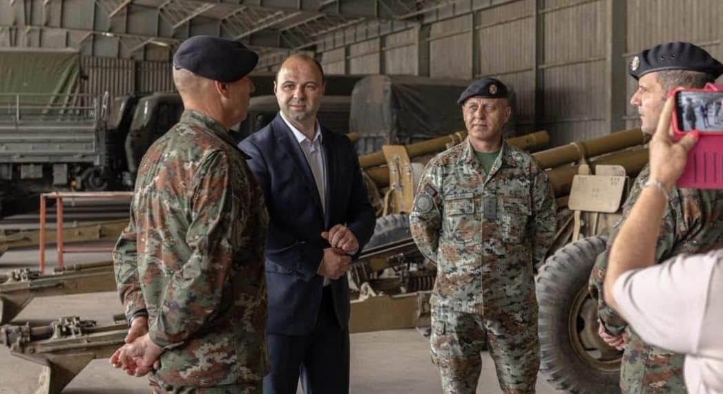 Мисајловски во посета на артилерискиот баталјон и увид на градежните активности во касарната „Мирче Ацев“ во Прилеп