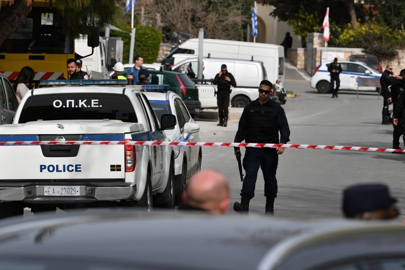 Момче со бомба е уапсено во луксузно предградие на Атина- се знае кој бил цел на нападот