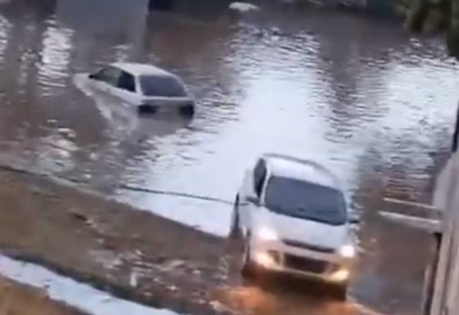 Вонредна состојба во руски град по силното невреме- загина едно лице (ВИДЕО)