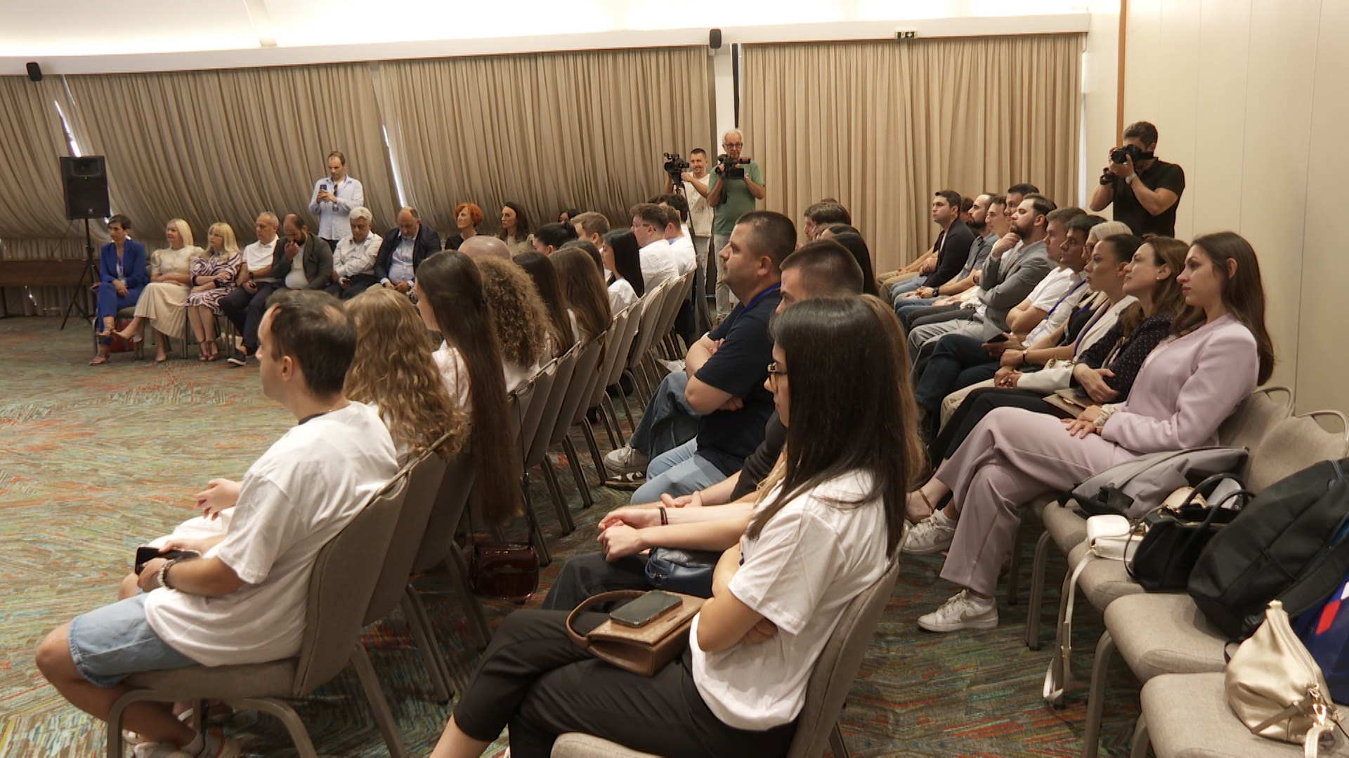 Околу 60 студенти ќе добијат можност два месеци практично да работат во локалните самоуправи