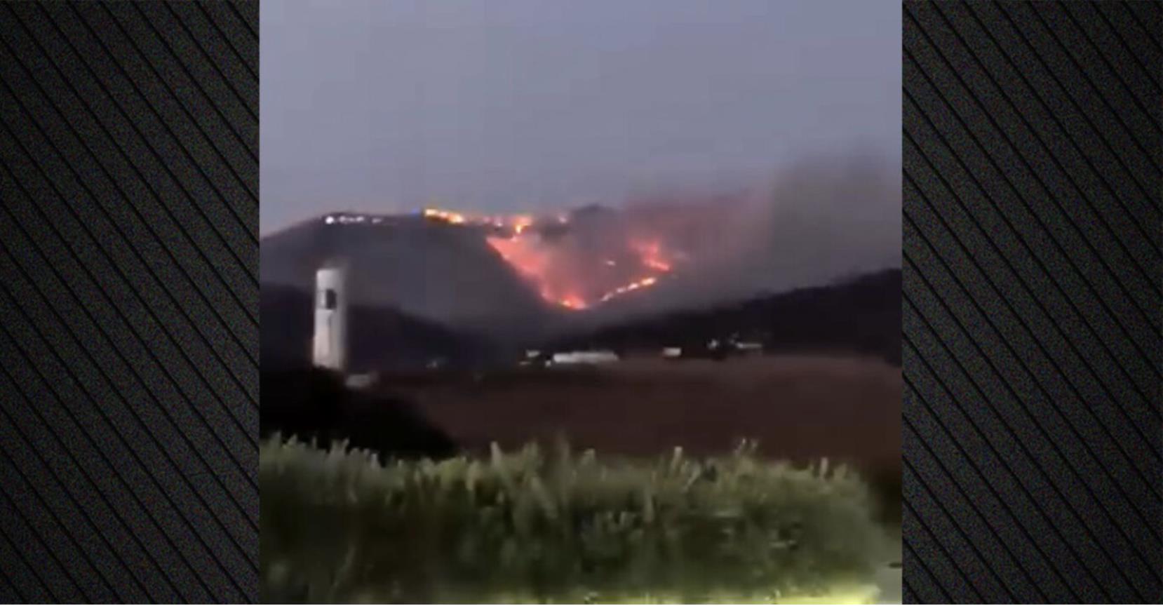 Двајца пожарникари загинаа, додека гаснеле шумски пожар на Крит (ВИДЕО)
