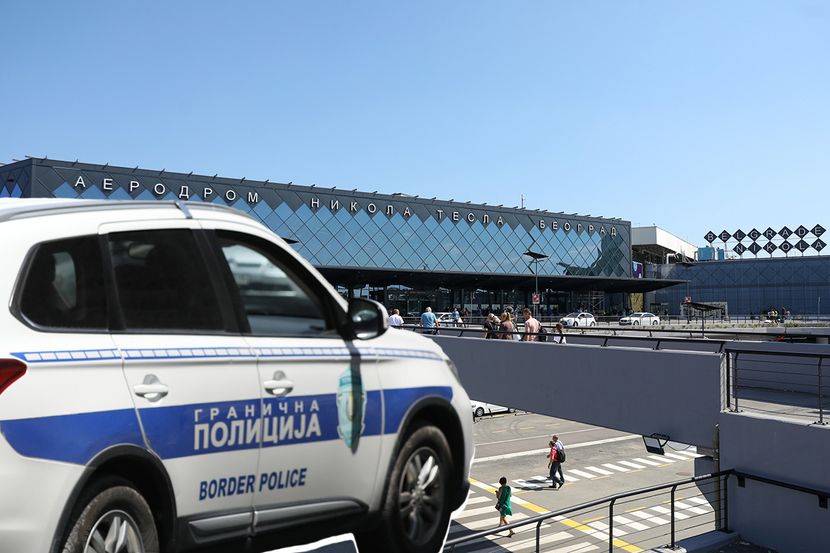 Драма на аеродромот во Белград: Турчин нападна полицаец и извикувал „Алаху акбар“!