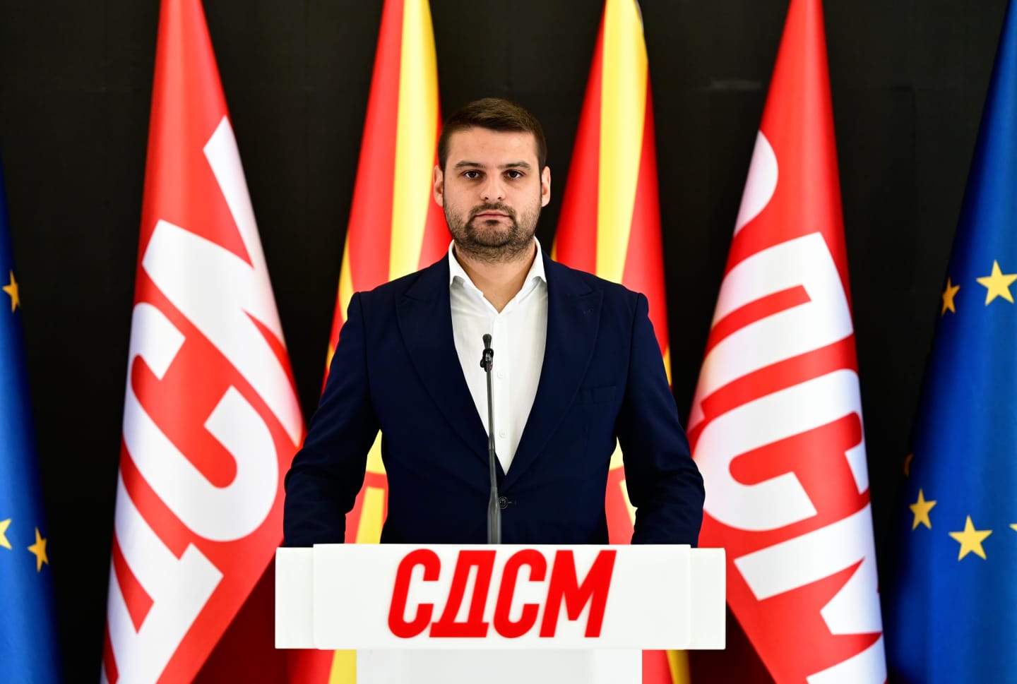 Димитријевиќ: ОЈО да постапи, дали бомбата кај вработениот во МВР врзан со кумот на Мицкоски води до провизии од 300.000 евра за тендери?