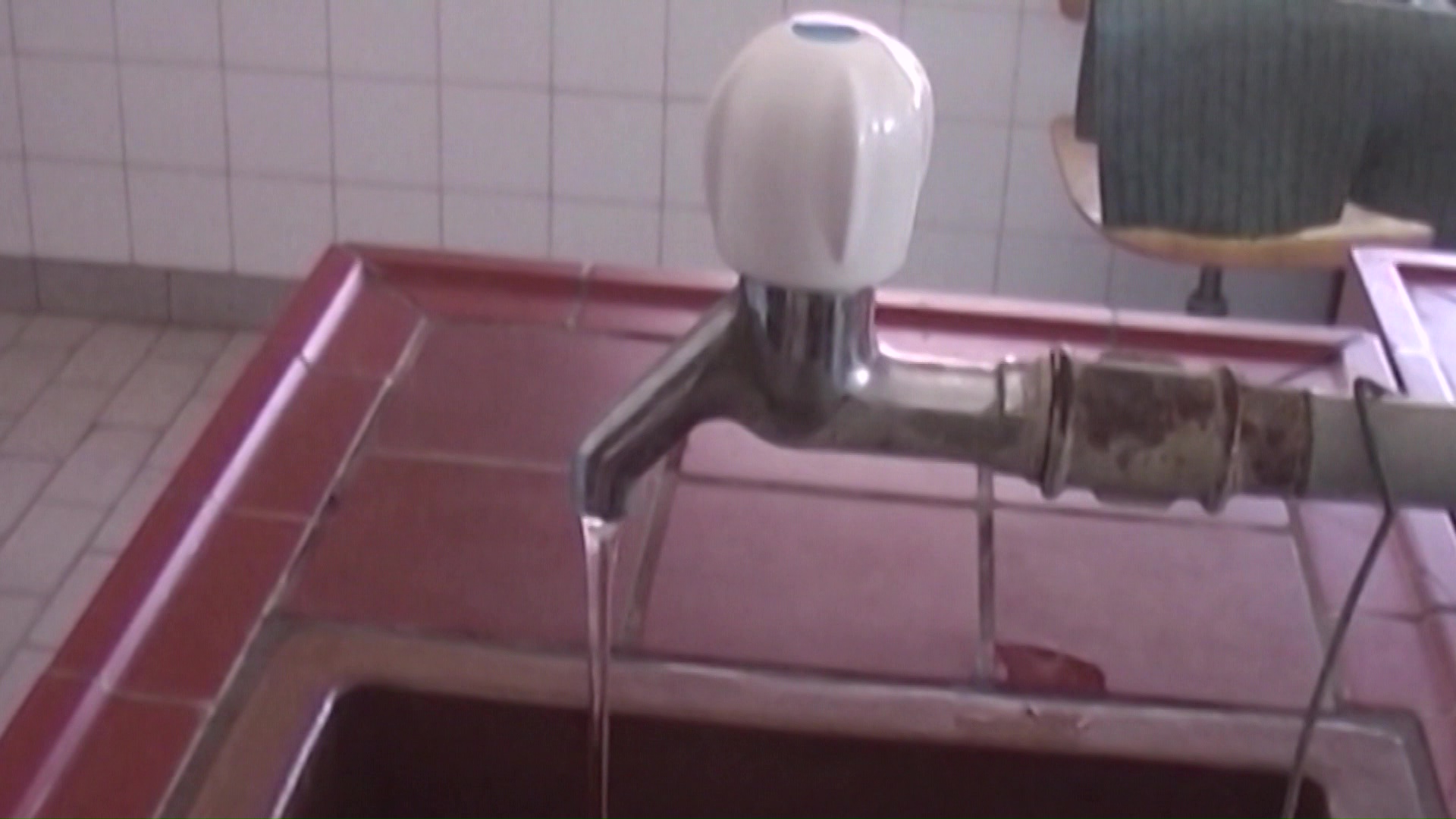 Жителите на гостиварско Дебреше половина година без вода – најавуваат блокади на патишта