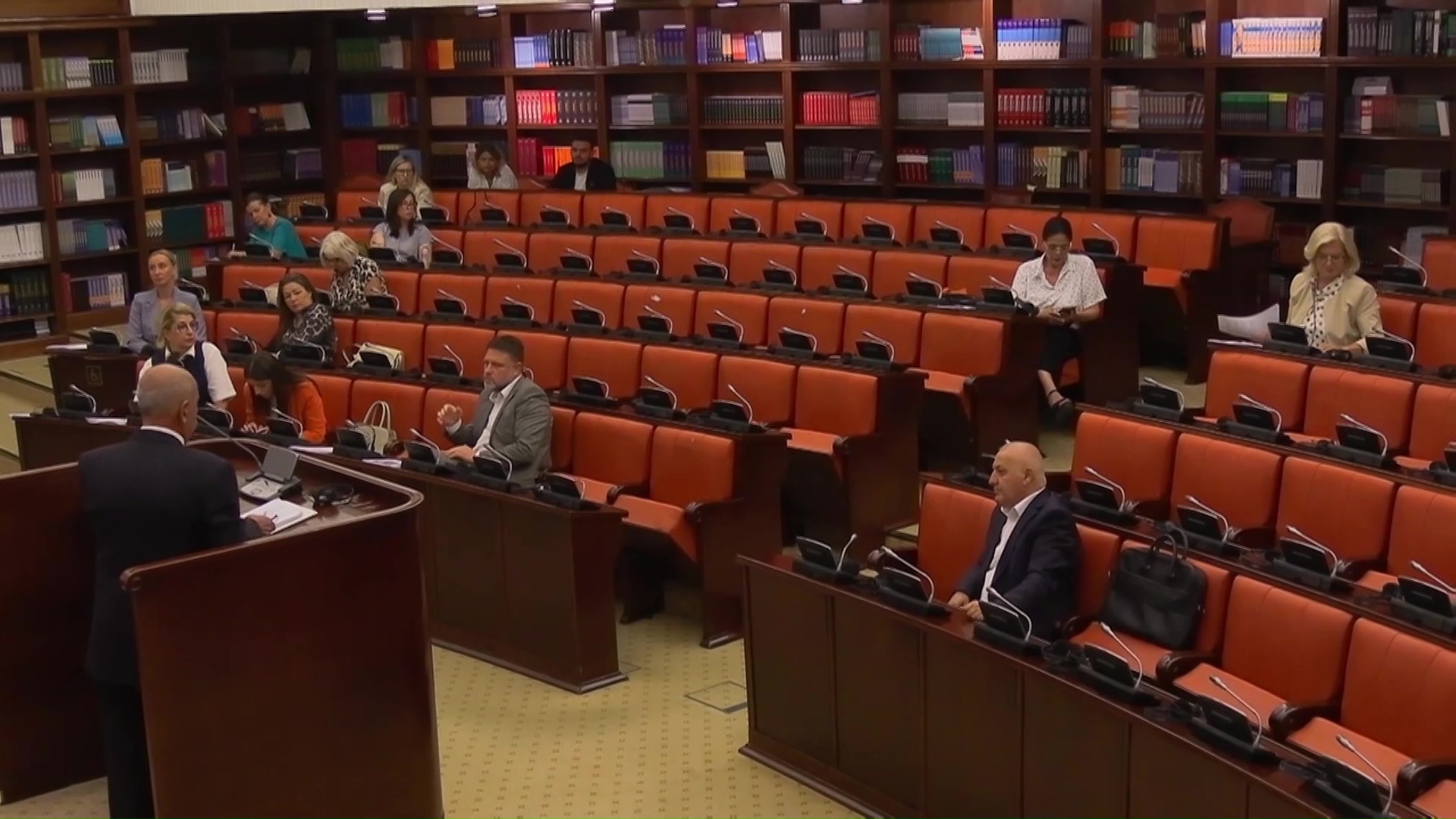 Годишниот извештај за работата на Обвинителството пред Собранието - опозицијата обвинува, власта бара ефикасност
