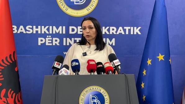 ДУИ: Заменик-министерот кукла лаже: 105 албански кандидати аплицирале во средното полициско училиште