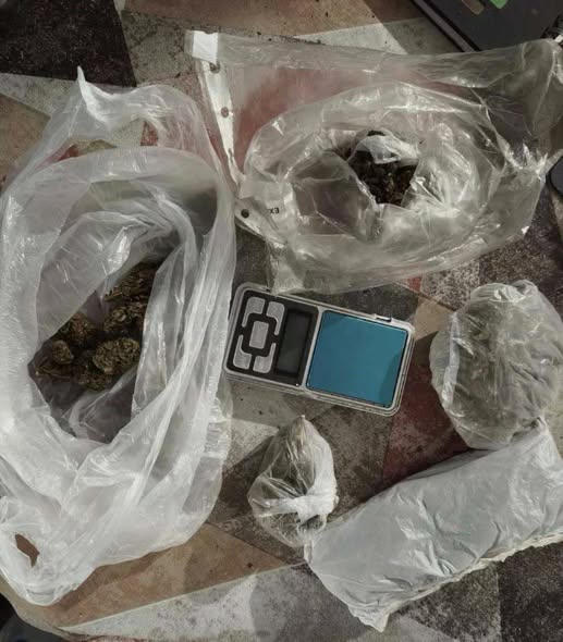 Претрес во скопско, пронајдена дрога, лишено од слобода едно лице