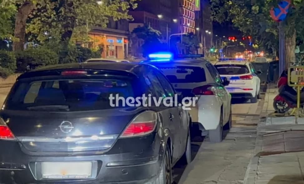 Девојче со бројни скршеници е пронајдено на тревник пред хотел во Солун, се трага по двајца странци
