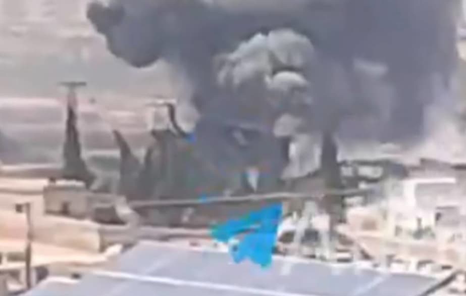 Најмалку 14 загинати во експлозија на складиште со оружје во Сирија (ВИДЕО)