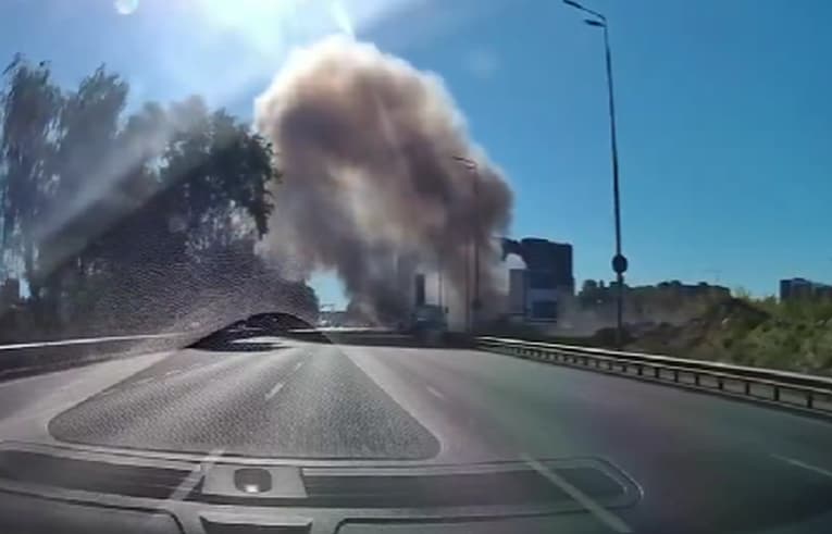 Руски дрон удри во бензинска пумпа во Киев, повредени три лица (ВИДЕО)