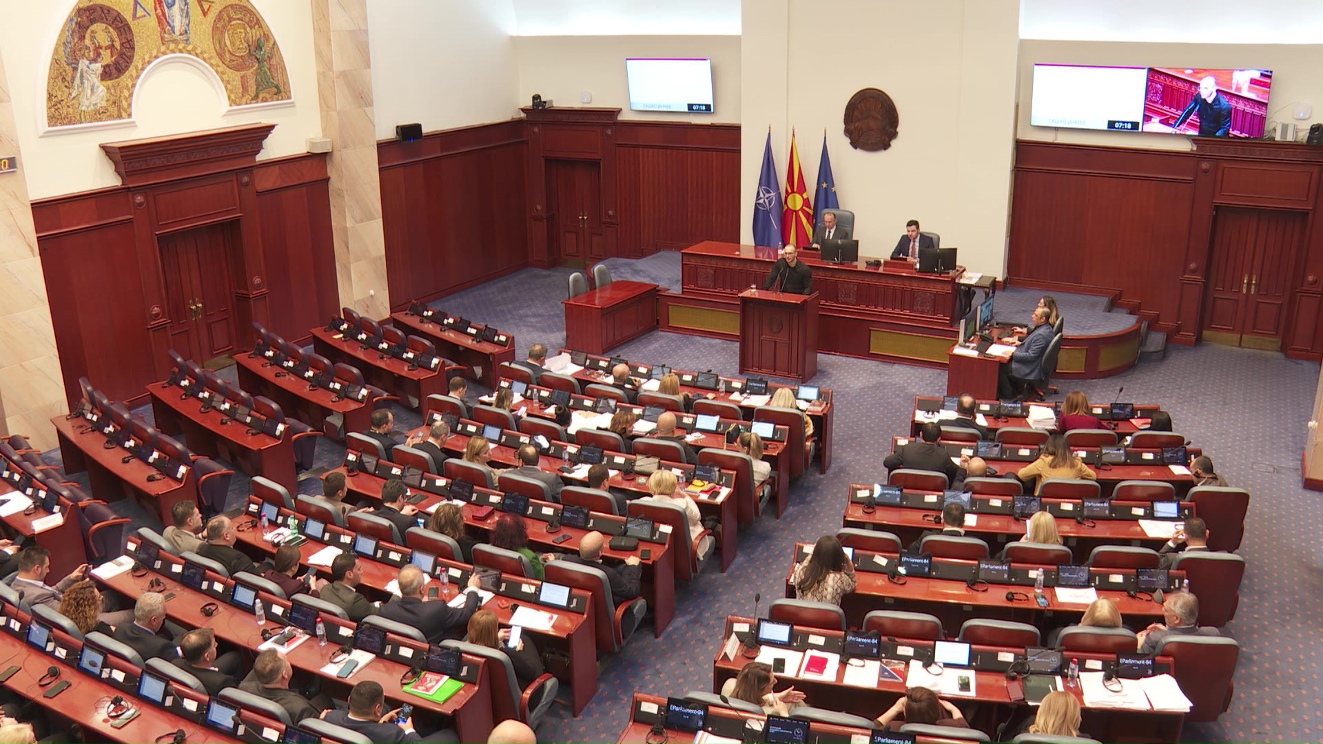 Финансирањето на прославата за независнота, демографијата во фоксуот на пратеничките прашања