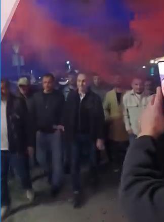Синоќа во Чаир се собраа за да го поздрават поранешниот вицепремиер груби, кој излезе од куќен притвор