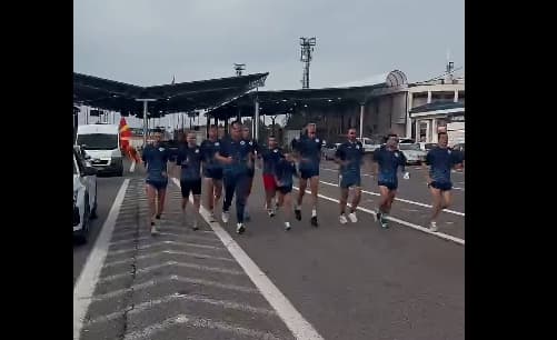 Маратонците, кои трчаат во чест на Тоше пристигнаа во Македонија, утре се во Крушево