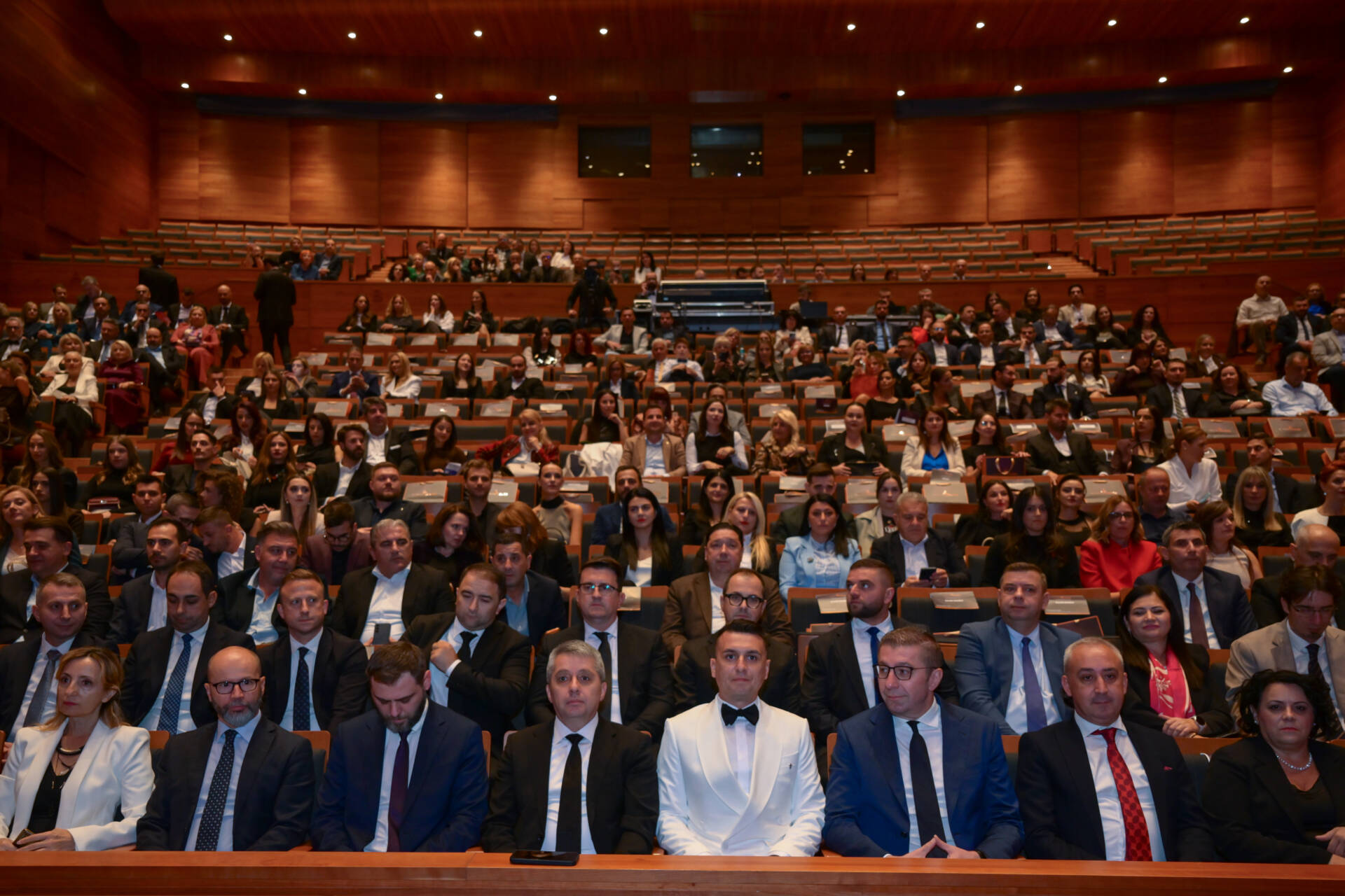 Business Leader 2026 ги обедини лидерите на македонската економија: околу 600 гости во Македонската филхармонија