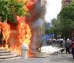 Хаос пред градското собрание во Тирана, фрлани молотови коктели врз објектот