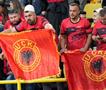 Политика на Еврото: Албански навивачи истакнаа знамиња „УЧК“ пред натпреварот со Италија 