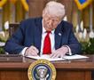 Трамп соопшти дека ги поништил сите уредби и документи потпишани од Бајден