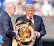 Трамп си го присвои трофејот на ФИФА за клупското СП, Челзи доби реплика  
