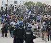 Во протестите ширум Франција повредени шестмина полицајци и приведени 119 лица