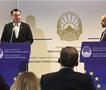 Странд: Ја поттикнуваме Македонија да ги донесе уставните измени