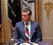 Министерот за одбрана на САД на средбата со Зеленски носи вратоврска со боите на Русија (ВИДЕО)