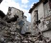 Трагедија во Италија: 8 годишни близнаци и постариот брат биле заробени под урнатини, таткото копал со раце- попусто (ВИДЕО)