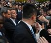 Макрон бега од обезбедувањето, тие го бркаат- хаос на државната посета во Кина (ВИДЕО)