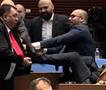Хаос во бугарскиот парламент: Пратеници се степаа среде седница