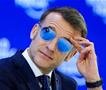 Макрон во очила за сонце се појави на говорницата во Давос- му било повредено окото 