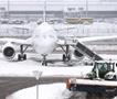 Снегот принуди 500 патници да преноќат во авиони на аеродромот во Минхен