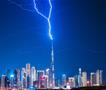Молња ја погоди највисоката зграда на светот (ВИДЕО)