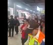 Најмалку 2 лица загинаа во железничка несреќа во Индонезија (ВИДЕО)