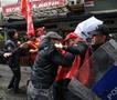 Хаос во Истанбул: Над 550 проведени демонстранти, полицијата ги растерува со водени топови (ВИДЕО)