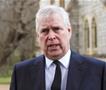 Принцот Ендрју едвај спасил жива глава- вооружен напаѓач му упаднал во куќата и го бркал