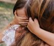 Ужас во Грција: Мајка ја спасува ќеркичката во последен момент (Вознемирувачко видео) 