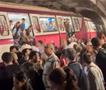 Драма во Истанбул: Воз во метрото излета од шините, патниците бегаат во паника (ВИДЕО) 